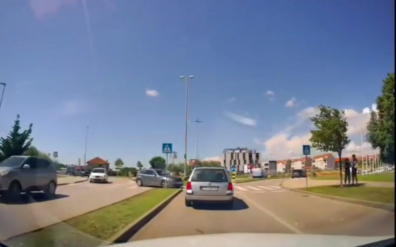 VIDEO Neobičan manevar na zadarskoj cesti izazvao reakcije: 'To samo u Zadru ima!'