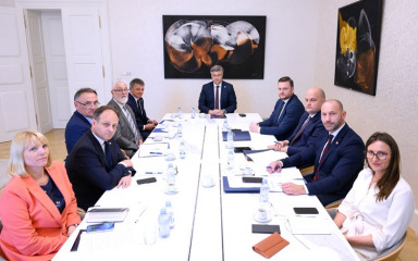 Premijer i ministri se sastali s Ivanom Turudićem