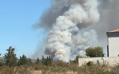 [VIDEO] Veliki požar u Radašinovcima! Nekontrolirano se širi, stigao i kanader