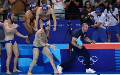 Srbija izborila polufinale, Nikola Jakšić sekundu prije kraja matirao Grke