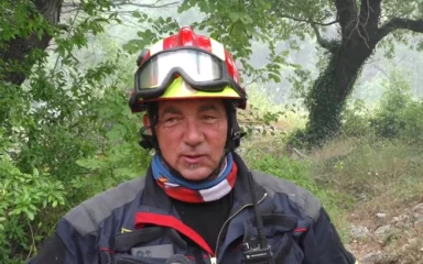 Vatrogasac na ljetovanju u Tučepima gasi požar: “Moja žena je luda zbog toga. Već pet godina…”