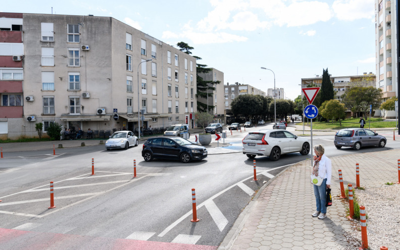 Odrasla žena na Višnjiku 13-godišnjakinji počupala kosu