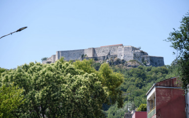 S kninske tvrđave ukradena hrvatska zastava