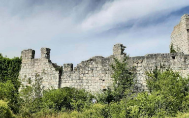 Stari grad Vrana pravi je srednjovjekovni dragulj