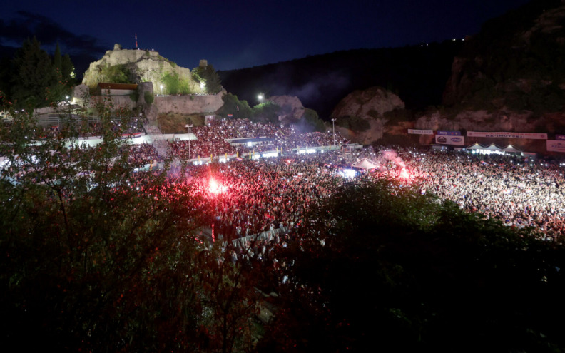 [FOTO/VIDEO] LUDNICA U IMOTSKOM! Pogledajte atmosferu na povratničkom koncertu Thompsona