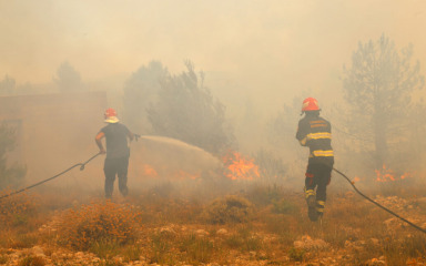 Umorni vatrogasci o stanju na požarištima: “Molimo se za dvije stvari…”