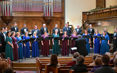 Kanadski zbor The Winnipeg Singers nastupa na Forumu