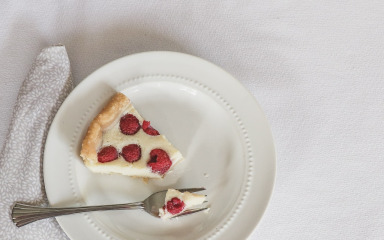 Osvježavajuća torta od malina odličan je izbor za vruće dane