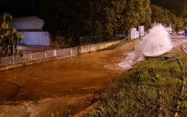 Radnik Vodovoda nakon puknuća cijevi: ’Vodovod nije odgovoran, uvijek je kolateralna žrtva’