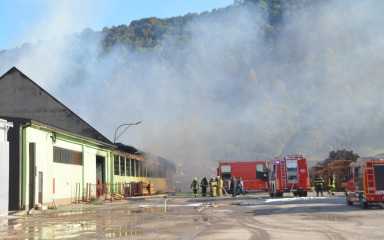 Pilana u Mrkoplju u potpunosti izgorjela u požaru