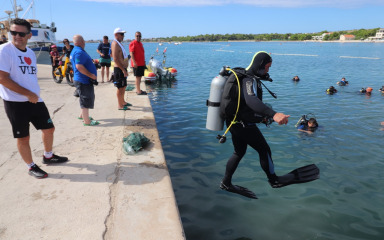 U dvodnevnoj akciji čišćenja virskog podmorja jutros očišćena plaža Jadro