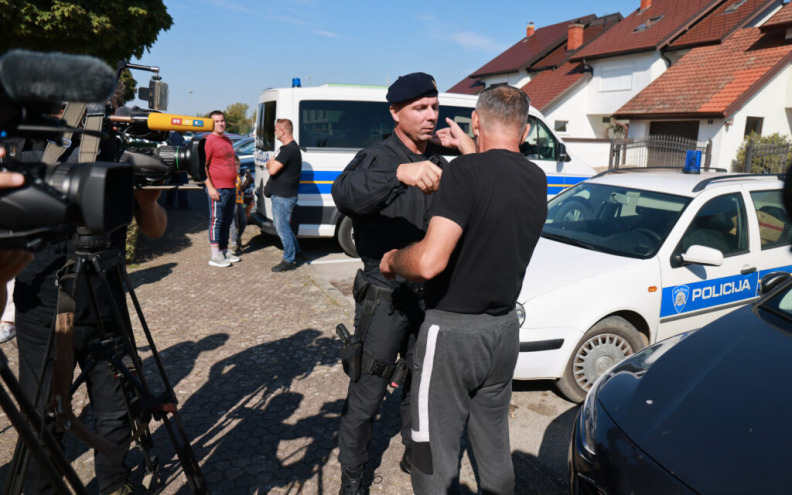 U Otoku verbalno napadnuti novinari, reagirala interventna policija: “Srbi! Srpski mediji!”