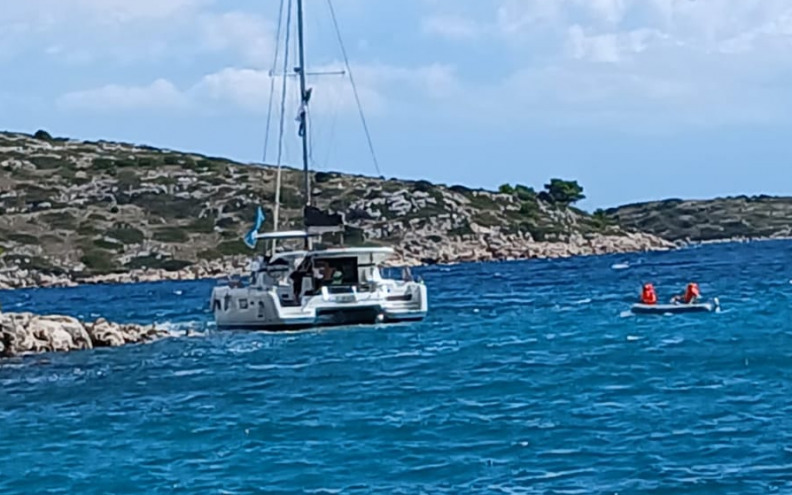 Nasukao se katamaran na Žutu: 'Nije mi jasno kako su došli do moje uvale...'