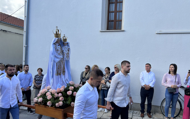 Posedarci proslavili Gospu Luzaricu, mnoštvo vjernika na svetkovini