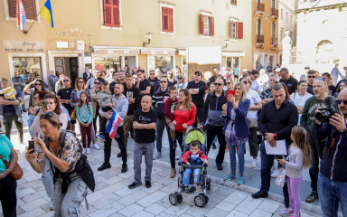 Na prosvjedu o “nekontroliranoj zamjeni stanovništva” teme – zdravstvo, inflacija i računi Čistoće