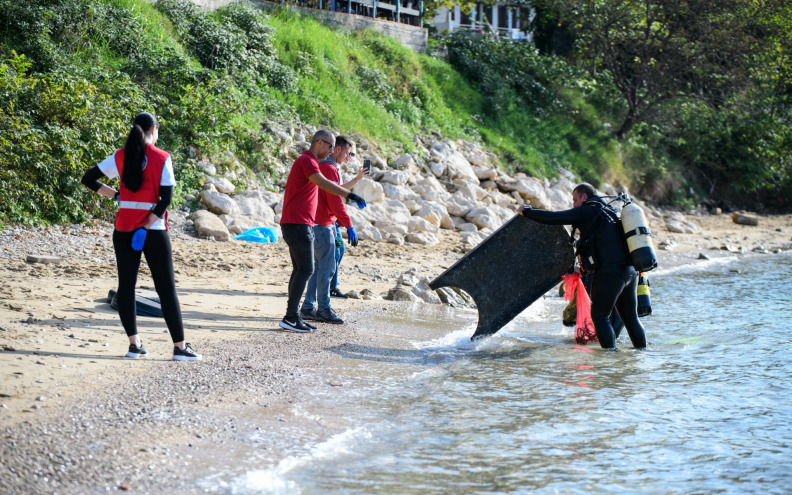 Ronioci i volonteri očistili plažu Kolovare: 'Nikada se dosada nismo vratili praznih ruku...'