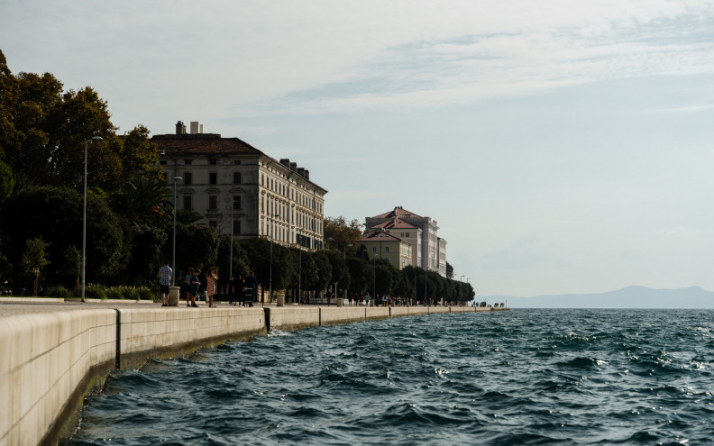 Danas sunčano i toplo uz umjerenu buru