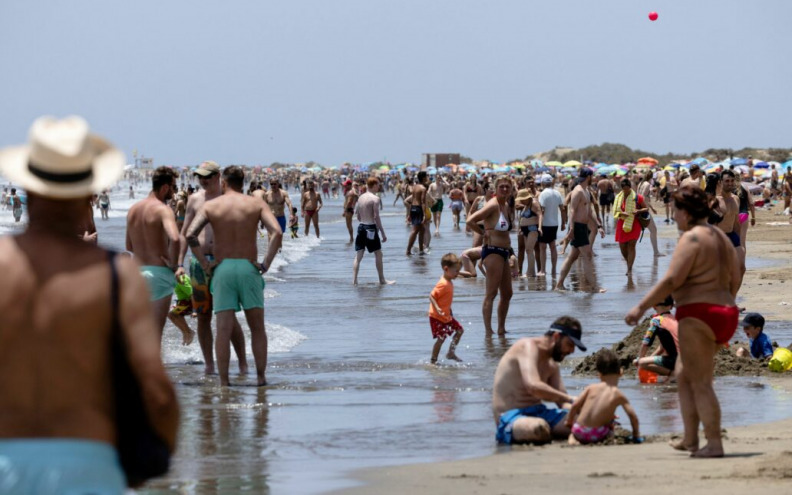 Tisuće na Kanarskim otocima prosvjeduju protiv prekomjernog turizma