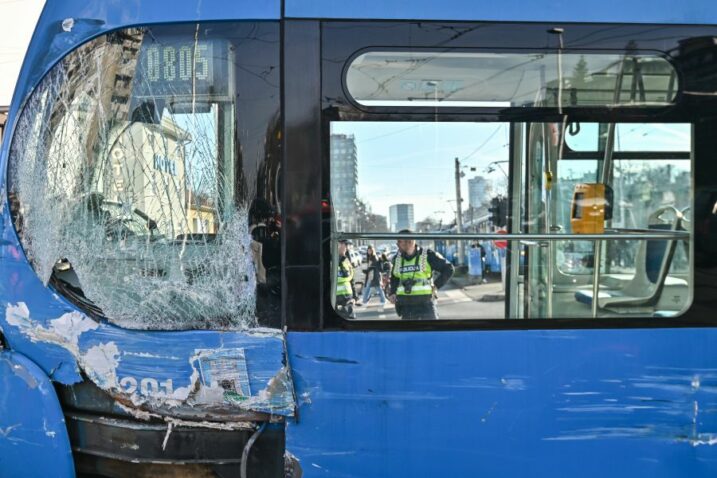 Sudar tramvaja i autobusa, jedna osoba poginula