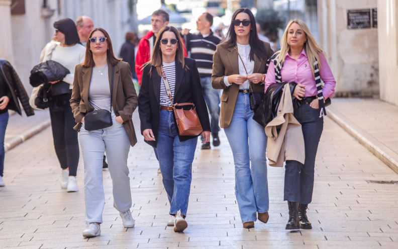 [FOTO] Zadar pun šetača i ovog subotnjeg jutra