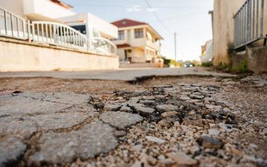 OGORČENI STANARI “Rupa na rupi, tobože živimo u gradu, ali ovo je selendra”