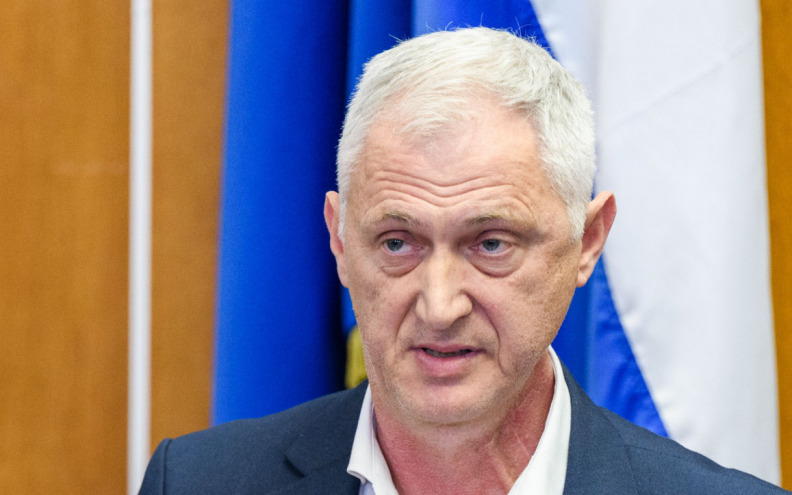 IVAN JOHN KRSTIČEVIĆ: 'Niti jedan kilogram azbesta s broda Galeb nije došao na Diklo'