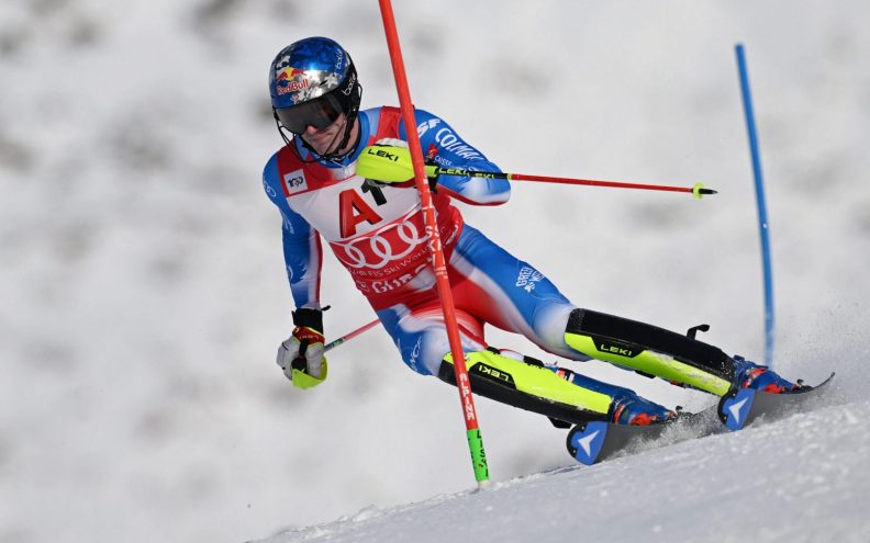 Kolega nakon lošije druge vožnje Kolega 16., slavio Clement Noel