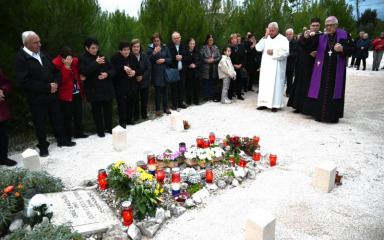 Nadbiskup Zgrablić predvodio obilježavanje 79. godišnjice mučeničke smrti don Eugena Šutrina