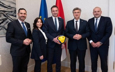 Premijer Plenković primio predsjednika Europske odbojkaške konfederacije Bibinjca Roka Sikirića