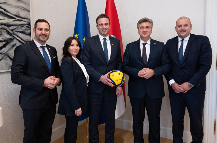 Premijer Plenković primio predsjednika Europske odbojkaške konfederacije Bibinjca Roka Sikirića