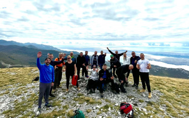 Zaposlenici Zadarske županije u team buildingu na Velebitu