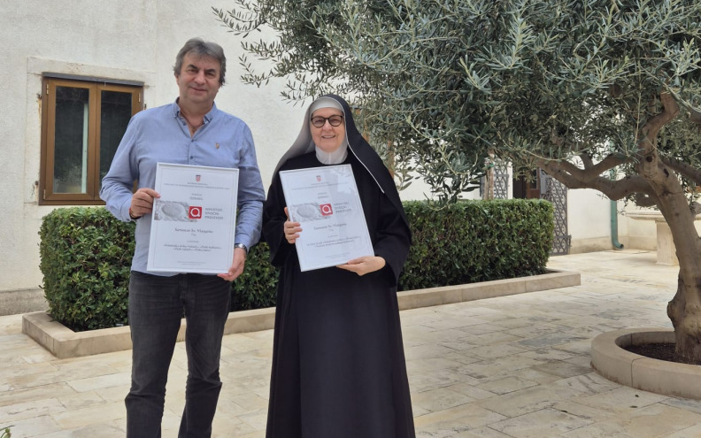 Gradonačelnik Paga uručio oznake HOP Benediktinskom samostanu Sv. Margarite i obišao radove na novom izložbenom prostoru