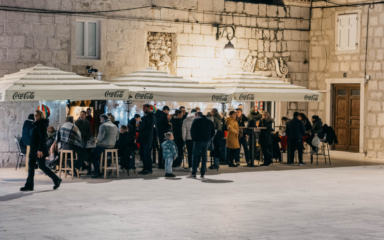 Advent u Pagu 2025.: Otvoren javni poziv za zakup četiri ugostiteljske kućice