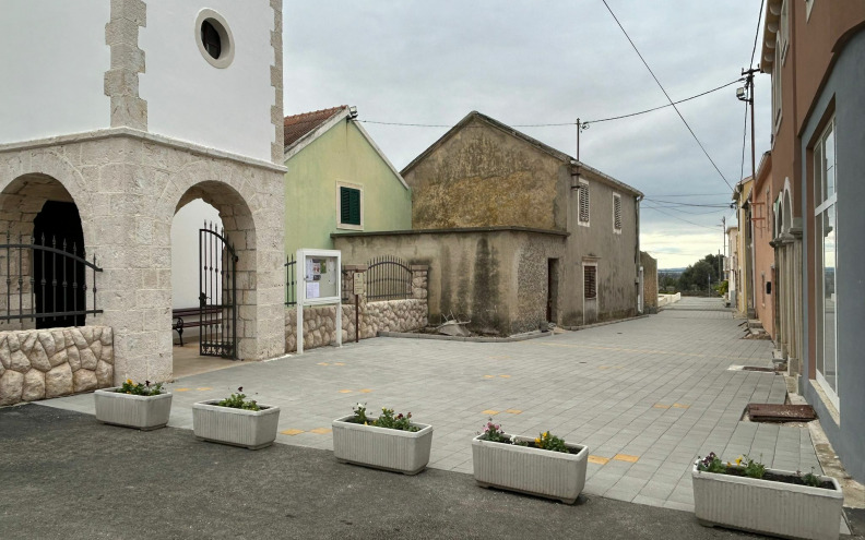 Nova mrtvačnica, zelenilo, uređeni putevi i dječji park