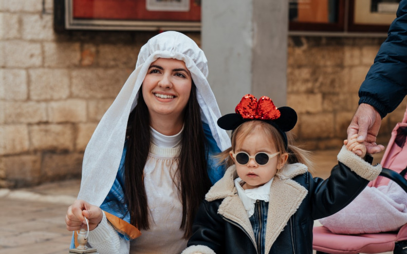 [FOTO] Mališani uživali u promenadi sv. Lucije