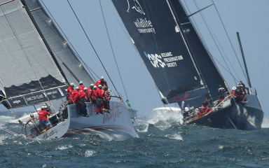 Comanche vodi na utrci Sydney-Hobart