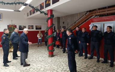 Župan na staru godinu posjetio policiju, vatrogasce i Službu civilne zaštite Zadar