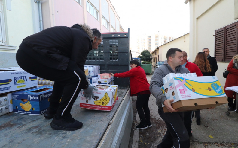 Virani donirali oko pet tona hrane i osnovnih potrepština potrebitima