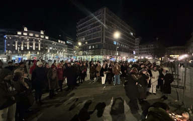 Roditelji djece ubijene u Beogradu odali počast ubijenom djetetu u Zagrebu