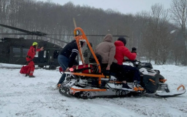 SRETNA VIJEST Rodila trudnica koju su iz snijegom zametene Like spasili HGSS-ovci i piloti HRZ-a