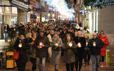 Brojni građani na mimohodu “Za sigurnu školu”