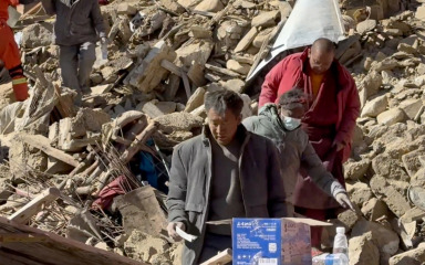 Traje potraga za preživjelima jakog potresa u Tibetu