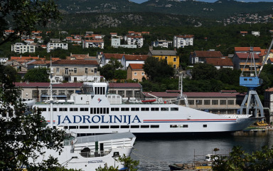 Mještani Dugog Otoka se dogovorili s Jadrolinijom i odustali od prosvjeda