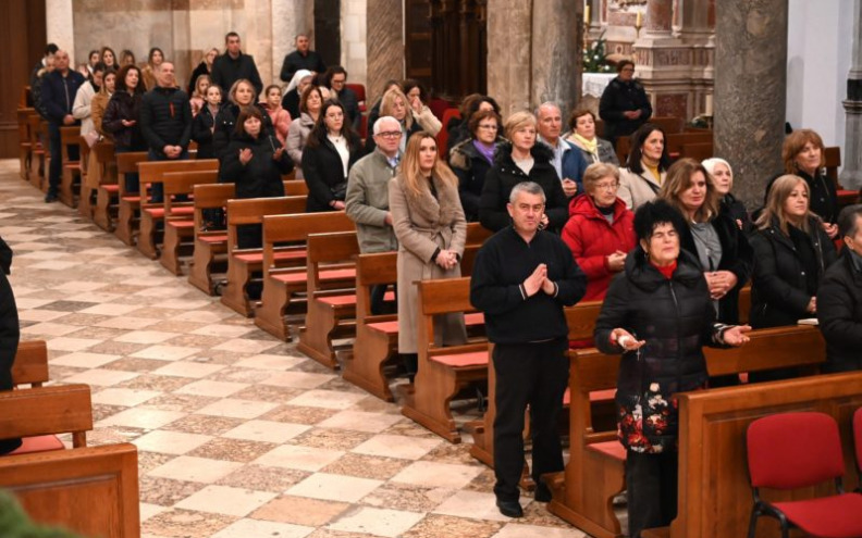 Hodočašće vjernika Benkovačkog i Zemuničkog dekanata u katedralu sv. Stošije