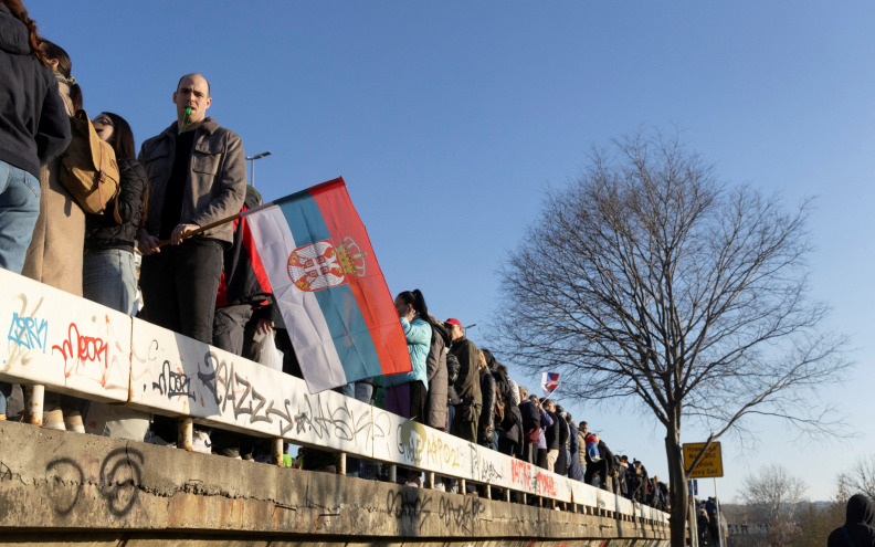 Kraj blokade mostova, studenti čiste prostor na kojem su prosvjedovali