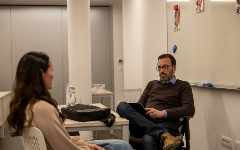 Najpoznatiji hrvatski karikaturist održao radionicu u biogradskoj knjižnici