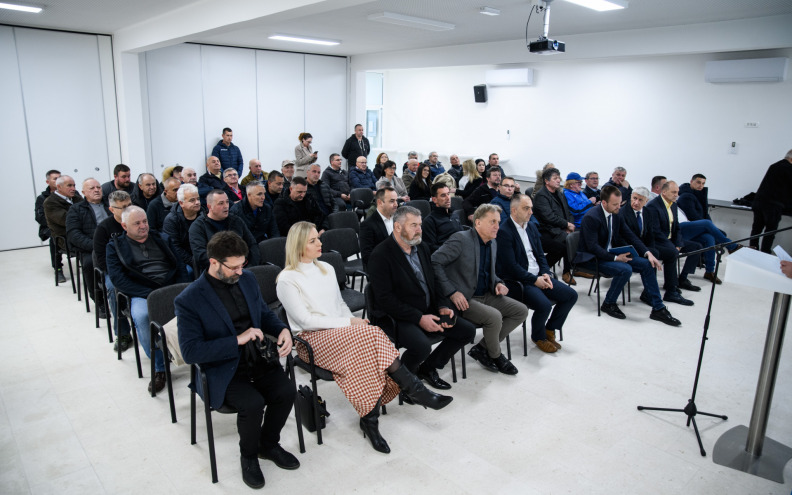 Obilježena godišnjica utemeljenja HDZ-a u Starigradu. Poslana poruka povodom lokalnih izbora