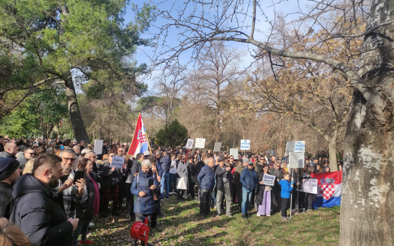 Prosvjed građana u Vruljici zbog onečišćenja: 'Ovo što se događa je nedopustivo'