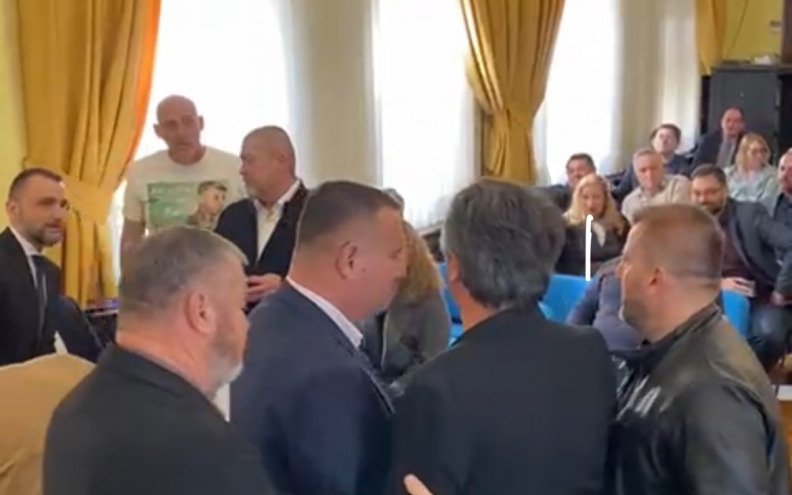 NERED NA SKUPŠTINI! Spriječen fizički obračun Davora Lončara i Marka Pupića Bakrača. Imamo i video...
