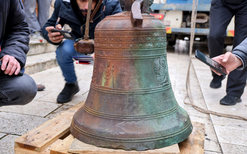 Zvono skinuto s oštećenog tornja ostat će u Pagu: 'Dio je povijesne baštine grada'